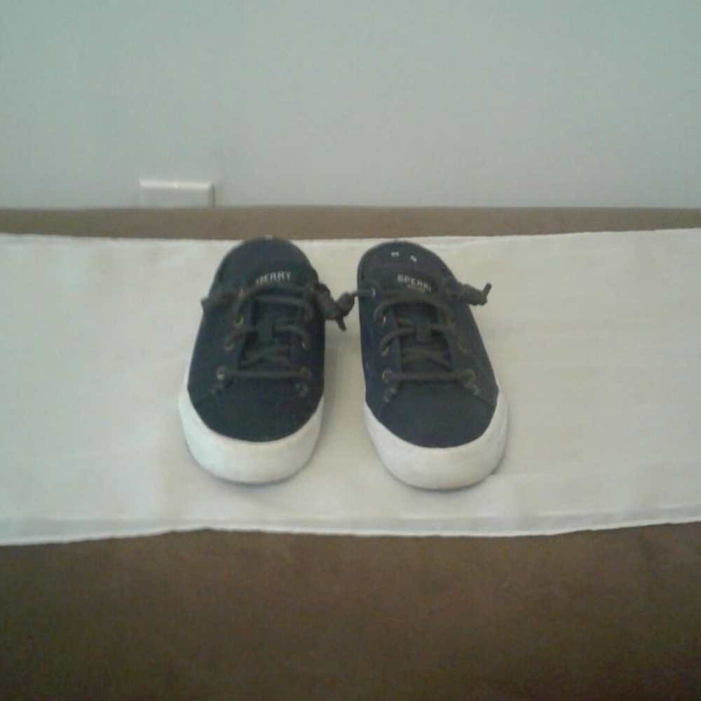 Canvas shoes